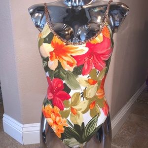 NWT Hawaiian Floral Print One Piece Bikini🌺